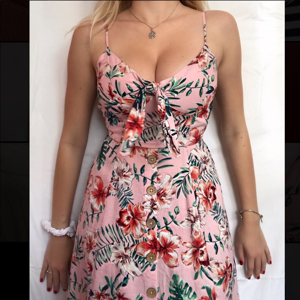 FLORAL FLIRTY PINK DRESS/ MIDI/ LIGHTWEIGHT🧚🏼‍♀️
